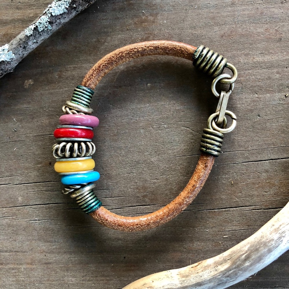 Cute vintage leather cord beaded bracelet - Picture 1 of 5